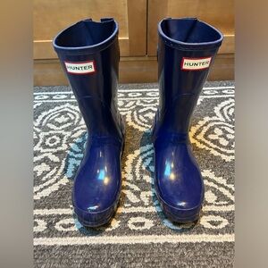 Hunter Short Boots in Glossy Dark Blue (Size US 7, EU 38)